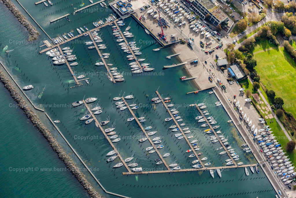PLB_6356mod_Schilksee_Nordhafen | LUFTBILD. Kiel - Schilksee Olympiahafen. __ Havarierte Yachten im Nordhafen. - Realisiert mit Pictrs.com