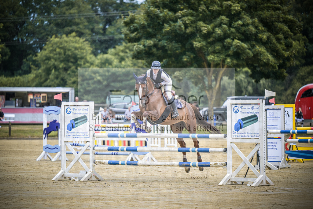 DOS_5508 | Entdecke hochwertige Reitturnierfotos von Foto Oger. Professionell, emotional und authentisch – jetzt Lieblingsmomente im Shop bestellen.Deutschlandweite Turnierfotografie. - Realisiert mit Pictrs.com