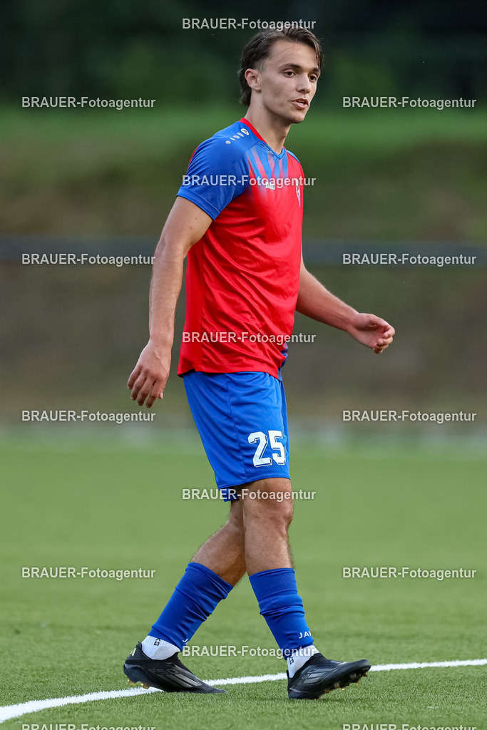 1_KFCWAT_20250723_1180.JPG -  - KFC Uerdingen - SG Wattenscheid 09 - Testspiel | Krefeld, Deutschland, 23.07.25: Maximilian Dimitrijevski (KFC Uerdingen) schaut waehrend des Testspiel Spiels zwischen KFC Uerdingen - SG Wattenscheid 09 in der Covestro Sportpark am 23. July 2025 in Krefeld, Deutschland. (Foto von Stefan Brauer/Brauer-Fotoagentur)