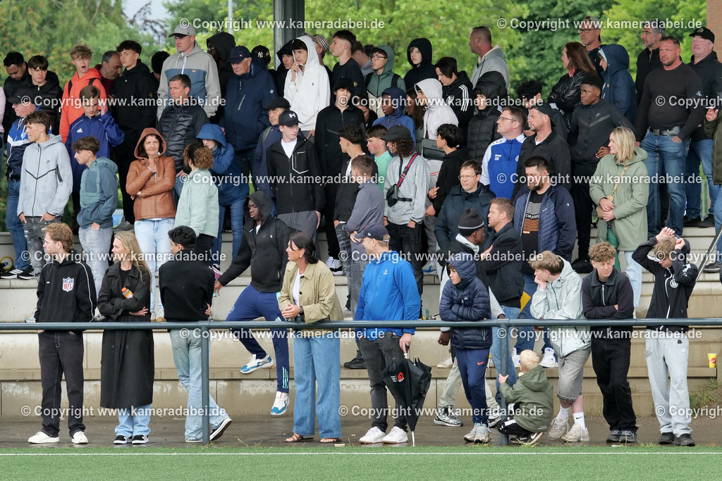 Fußball : C-Junioren : Aufstieg Regionalliga West : SUS 09 Dinslaken - Vfb 03 Hilden am 04.06.2026 in Dinslaken | Fußball : C-Junioren : Aufstieg Regionalliga West : SUS 09 Dinslaken (rotr Trikots)- Vfb 03 Hilden (weiße Trikots) am 04.06.2026 in Dinslaken - Realisiert mit Pictrs.com