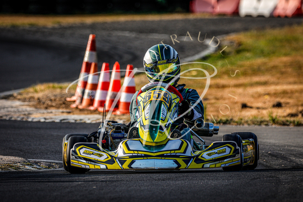 F1F405C9-A2DA-4B21-AC1E-16F7E8592B8C | traudl_s_fotos