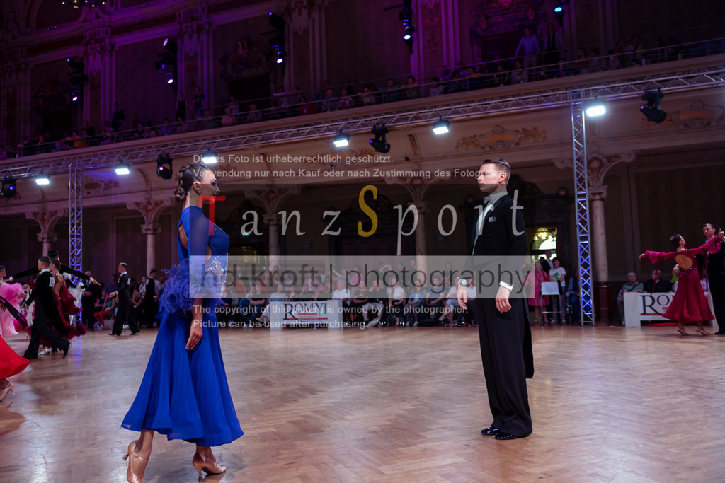 20250706_WDSF_World_Open_Std-dC25-5306 | Tanzsportbilder, Standardtanz, Lateintanz, WDSF, DTV, LTVB, dancecomp, goc, hessen tanzt, blaues band der spree, walzer, tango, wiener walzer, slowfox, quickstepp, samba, rumba, cha-cha-cha, paso doble. jive, hd-kroft photography, turniertanzsport