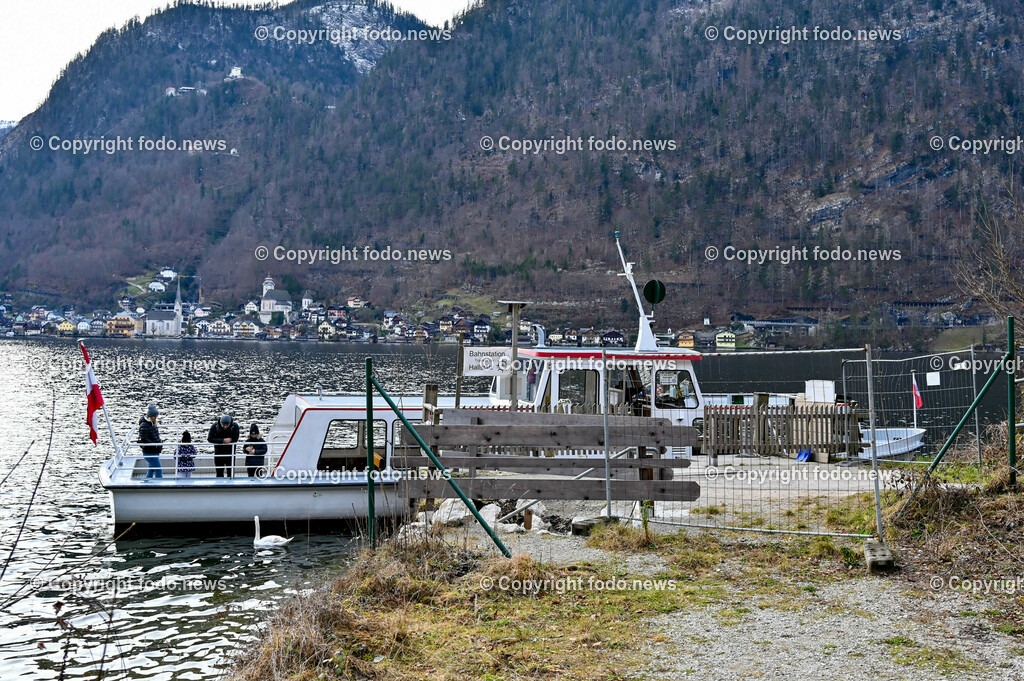 Hallstatt_ 13.01.2023-5 | 13.01.2023, Hallstatt, AUT, Hallstatt, im Bild Bahnstation, Trainstation, Schiffsanlegestelle, Schiff, Transfer