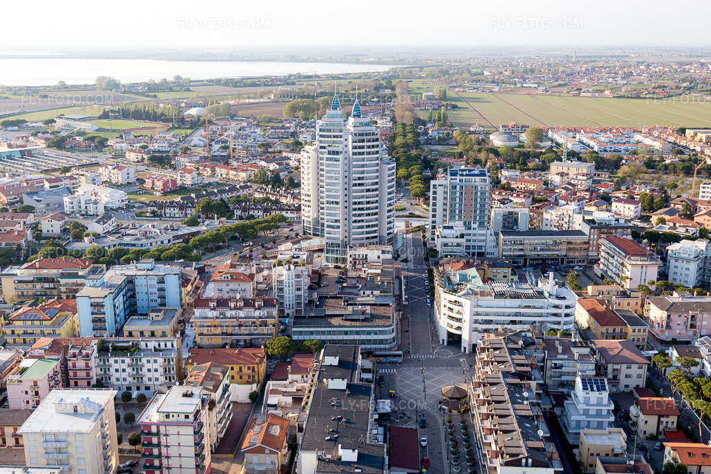 Aerial view: View of the town in Lido di Jesolo in the state Veneto, Italy.Photo: IMG_098197.jpg taken on 04/03/2017 by Werner Riehm/FLY-FOTO.comResolution of the original: 5091 x 3394 px