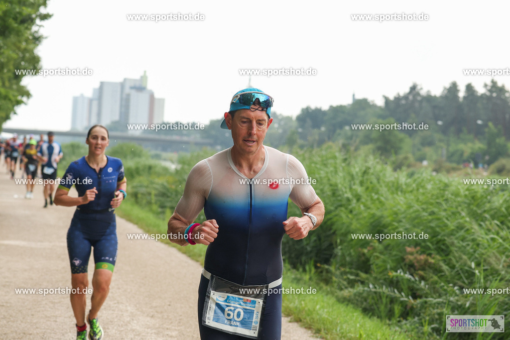 LUR_1620 | 34. M-net Erlanger Triathlon 2025 #erlangertriathlon  #mnettriathlon2025 #mnettriathlon #team #olympischedistanz #mitteldistanz #triathlon #maindonaukanal  #erlangertriathlon2025 #yourpictrs #tv1848 #tv1848erlangen  #triathlonbayern #sportinerlangen #demsportverbunden #sportshot_your_pictrs Copyright: www.sportshot.de