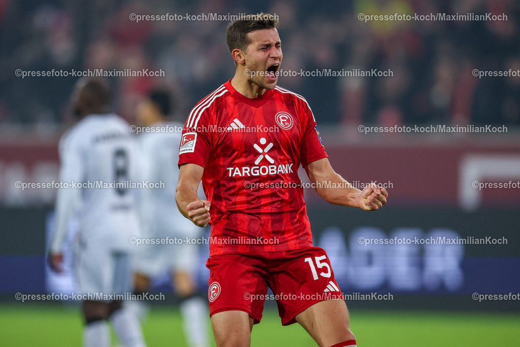 Due09112401071 | 09.11.2024, Fußball, Fortuna Düsseldorf - SC Paderborn 07, 2. Bundesliga, Merkur Spiel-Arena, Saison 2024 2025: Torjubel nach dem 1:0 für Düsseldorf nach EIgentor von Felix Götze (Paderborn #20). Tim Oberdorf (Fortuna Düsseldorf #15) steht erleichtert jubelnd auf dem SpielfeldDFB regulations prohibit any use of photographs as image sequences and or quasi-video.