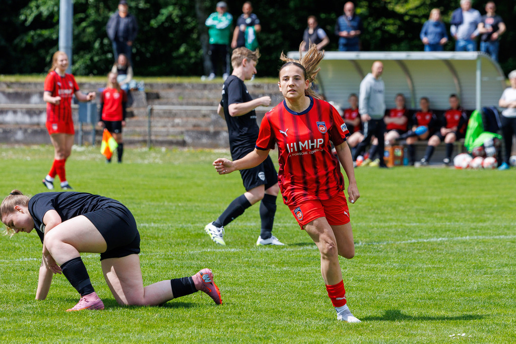 20260517-SGMHS-FCH_025 | SGM Hohenmemmingen/Sontheim vs. 1.FC Heidenheim 1846 II, Fußball, Frauen, Bezirksliga Meisterrunde, 2025/2026, 4. Spieltag, 17.05.2026 in Sontheim, Rasenplatz 1(Foto: Michael Bulling) - Realisiert mit Pictrs.com