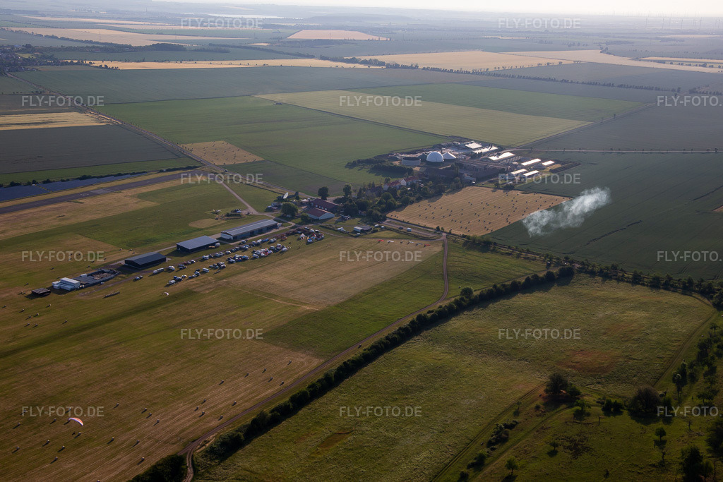 Luftbild: Flugplatz Ballenstedt im Ortsteil Asmusstedt in Ballenstedt im Bundesland Sachsen-Anhalt in Deutschland. – Foto: IMG_136307.jpg vom 15.06.2023 durch Werner Riehm/FLY-FOTO.de – Auflösung des Originals: 5472 x 3648 px – Verkehrslandeplatz Ballenstedt-Harz