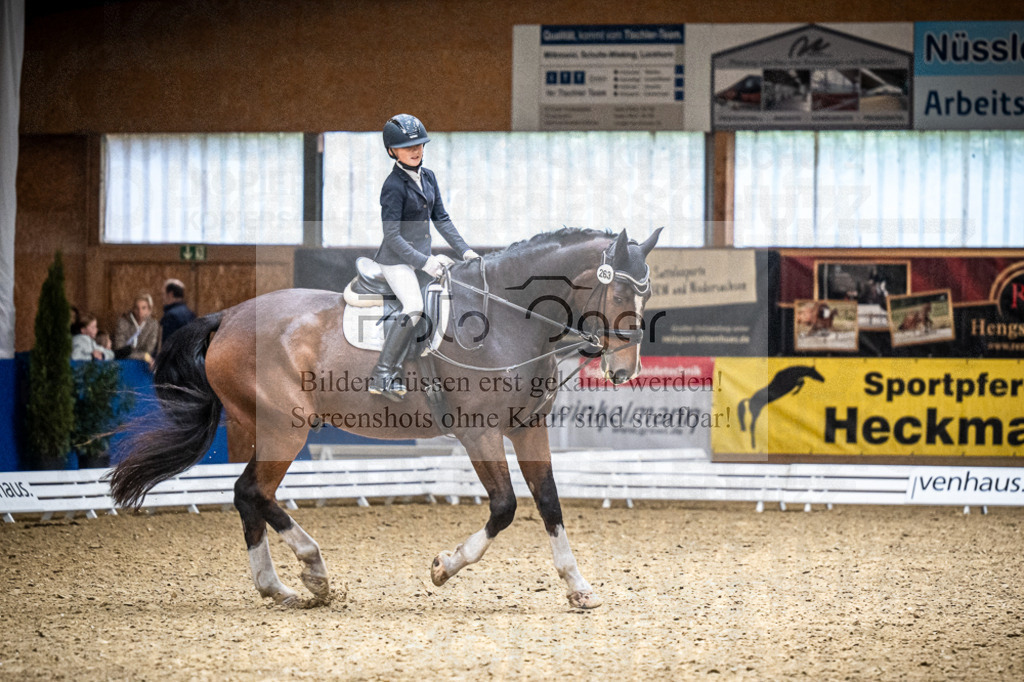 DOS_2503 | Entdecke hochwertige Reitturnierfotos von Foto Oger. Professionell, emotional und authentisch – jetzt Lieblingsmomente im Shop bestellen.Deutschlandweite Turnierfotografie. - Realisiert mit Pictrs.com