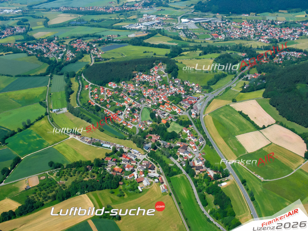 Die Luftaufnahme Thonberg - Weissenbrunn wurde vom UL-Flugzeug (keine Drohne) aus fotografiert.Hohe Druck- Auflösung-die Geschenkidee!