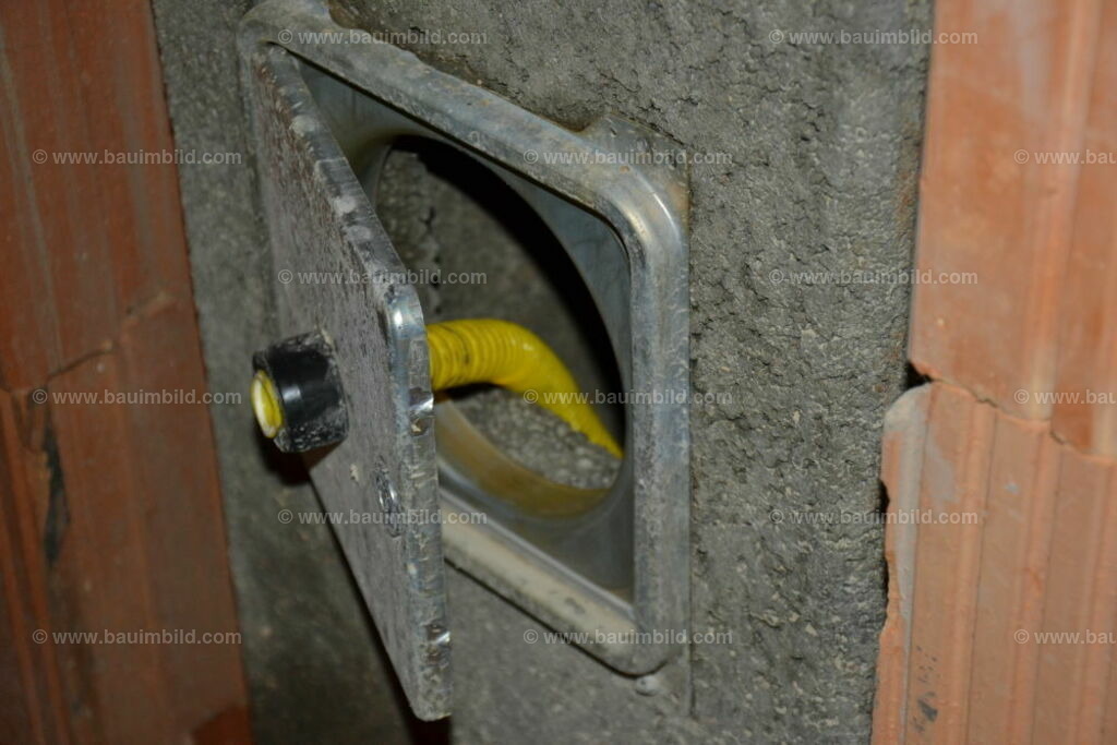 bib-lg08-schornstein-0015 | Nach LV-Leistungsgruppen sortierte Detailfotos über den Bau eines Hauses. Alle Hausbau-Bilder direkt vom Urheber und Autor der Website Haus-Selber-Bauen.com