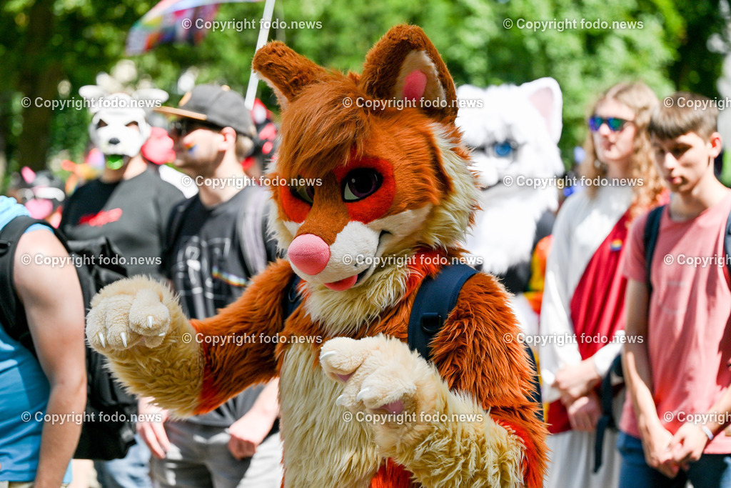Linzpride 2024_ 06.07.2024-140 | 06.07.2024, Linz, AUT, Linzpride 2024, im Bild Teilnehmer an der Linz Pride 2024