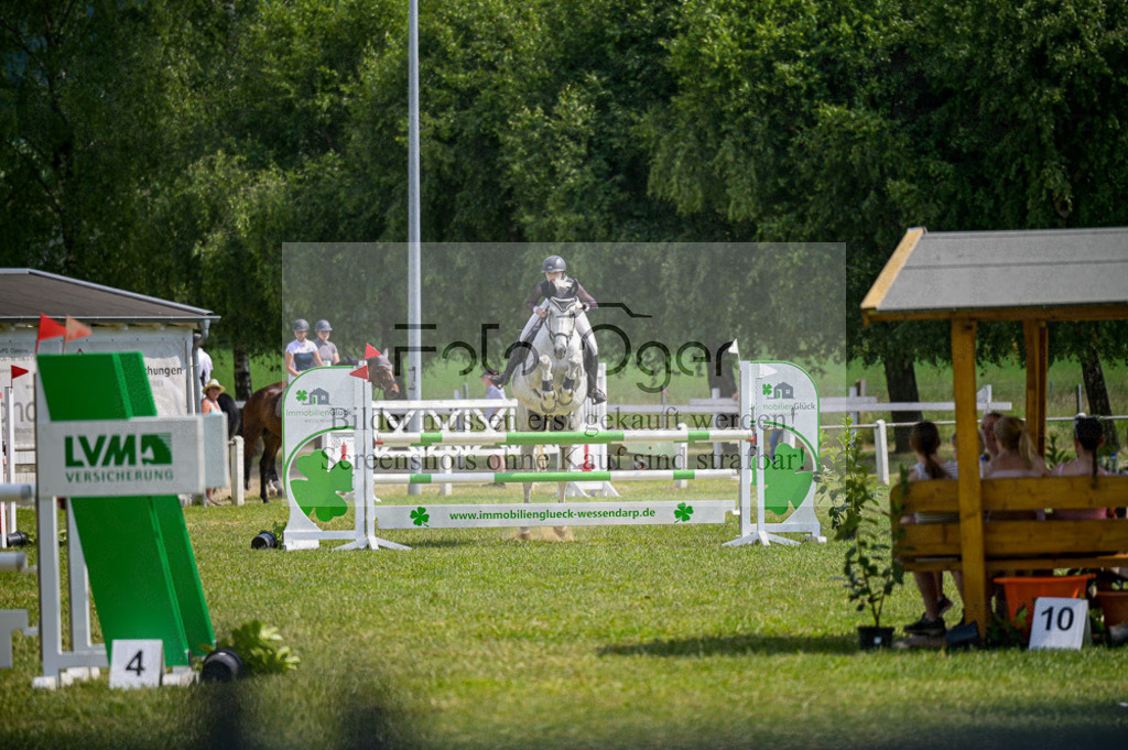 Reitturnier Voxtrup | Entdecke hochwertige Reitturnierfotos von Foto Oger. Professionell, emotional und authentisch – jetzt Lieblingsmomente im Shop bestellen.Deutschlandweite Turnierfotografie. - Realisiert mit Pictrs.com