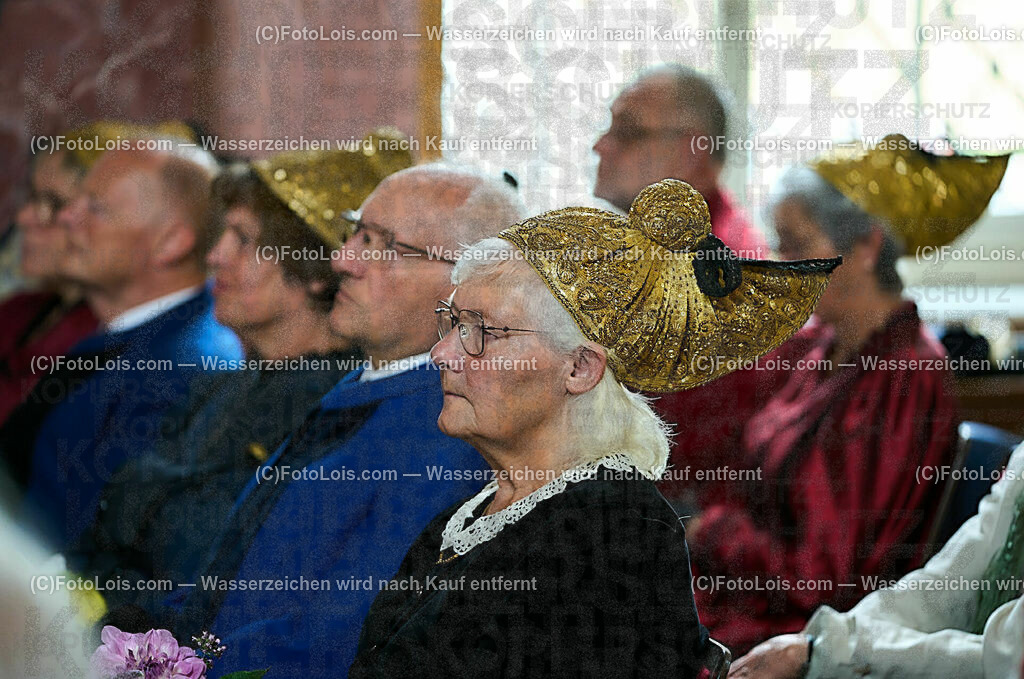 ALP0255_XXXIX_Chopin-Festival_Goldhaubengruppe | (C)FotoLois.com, Alois Spandl, XXXIX. internationales CHOPIN-Festival in der Kartause Gaming, Eröffnung des Festivals mit Einmarsch der Goldhaubengruppe Lackenhof mit der Musikkapelle Gaming sowie den Ehrengästen und Eröffnungsansprachen in der Barockbibliothek, Fr 4. August 2023.