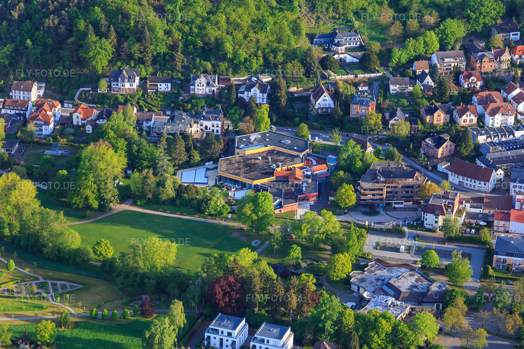 Luftbild: Südpfalz Therme in Bad Bergzabern im Bundesland Rheinland-Pfalz in Deutschland. Foto: IMG_106958.jpg vom 27.04.2018 durch Werner Riehm/FLY-FOTO.deSüdpfalz Therme Bad Bergzabern