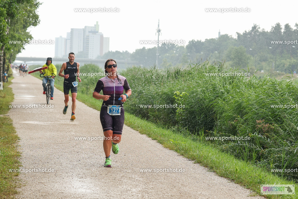 LUR_1385 | 34. M-net Erlanger Triathlon 2025 #erlangertriathlon  #mnettriathlon2025 #mnettriathlon #team #olympischedistanz #mitteldistanz #triathlon #maindonaukanal  #erlangertriathlon2025 #yourpictrs #tv1848 #tv1848erlangen  #triathlonbayern #sportinerlangen #demsportverbunden #sportshot_your_pictrs Copyright: www.sportshot.de