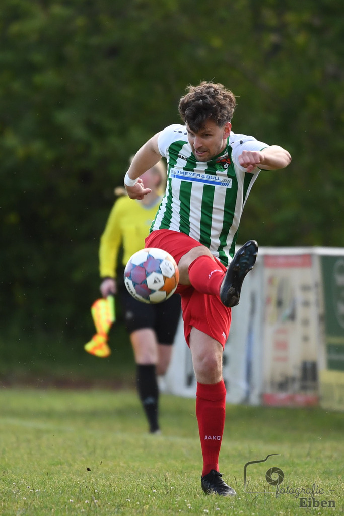 TuS Ofen-SG FriPe | Herren 1. Kreisklasse Süd, Jade-Weser-Hunte; TuS Ofen (blau)-SG FriPe (weiß) am 28.05.2025; in Ofen (), Photo: Philip Eiben 2025 - Realisiert mit Pictrs.com