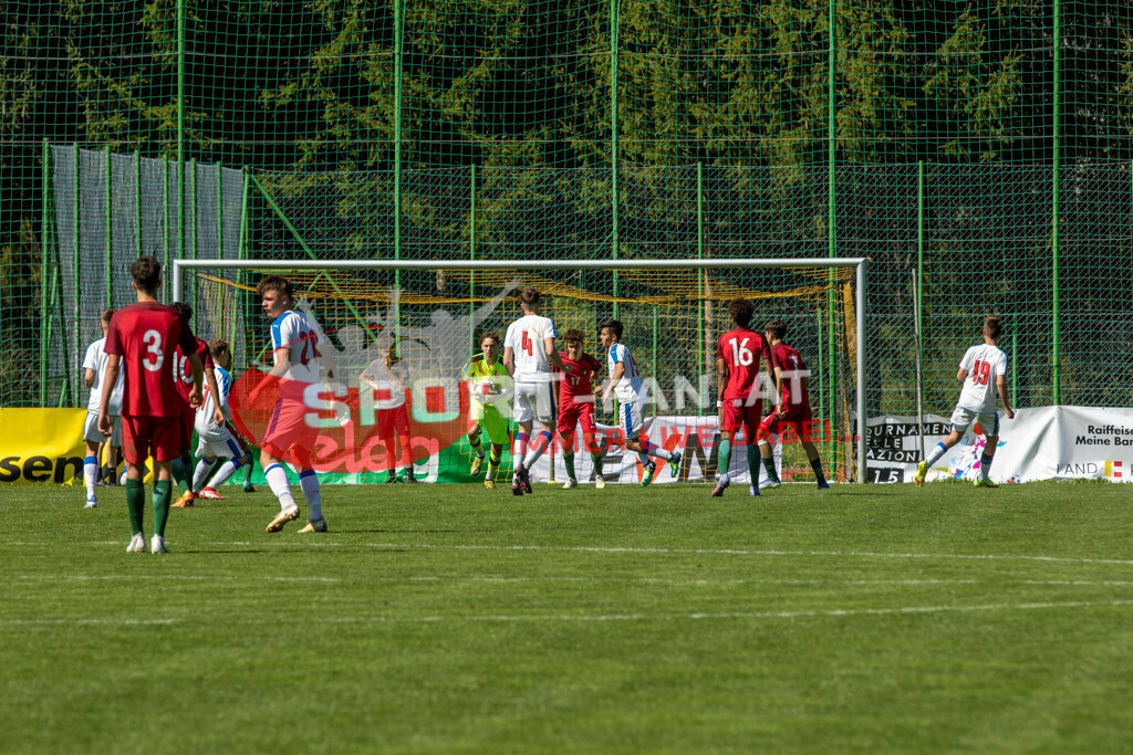 Portugal  U15 -Czech Republic U15 | Torszene ; Portugal  U15 -Czech Republic U15 am 29.04.2022 in Arnoldstein
(Sportplatz), AUSTRIA, (Photo by Ernst Krawagner sport-fan.at) - Realisiert mit Pictrs.com