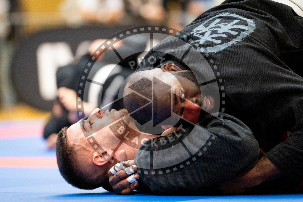 20231118PBB12010 | Fighters compete during the AJP Tour 600 Frankfurt Championship in Frankfurt/Main, Germany, on November 18, 2023.