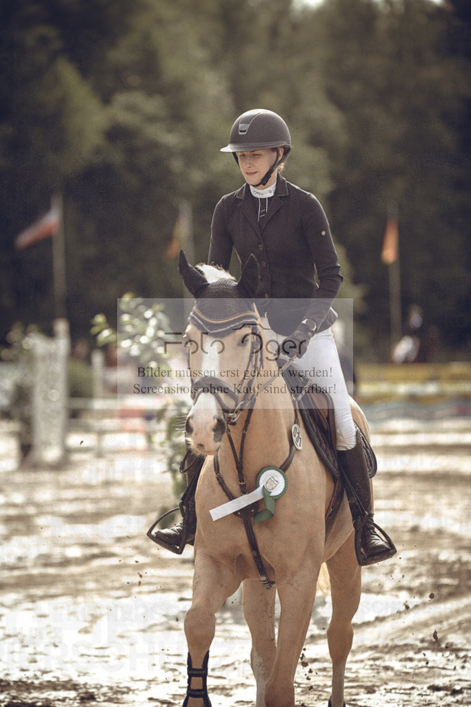 20240531-DOS_8898 | Entdecke hochwertige Reitturnierfotos von Foto Oger. Professionell, emotional und authentisch – jetzt Lieblingsmomente im Shop bestellen.Deutschlandweite Turnierfotografie. - Realisiert mit Pictrs.com