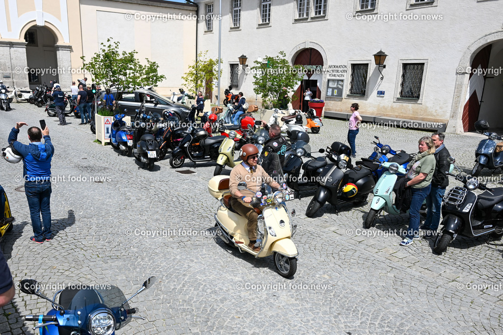 Rollende Engel_ Vespa_ 07.05.2023-29 | 07.05.2023, Neuhofen, Kremsmuenster, AUT, Rollende Engel Vespatreffen, im Bild Ankunft der Vespas in Kremsmuenster