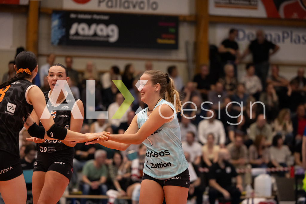 Volleyball I Frauen I Saison 2025-2026 I Volleyball NLA | Women I  Playoffs Finals 2/5 I  VC Kanti Schaffhausen - viteos NUC I  10.04.2026 | 1 Caroline Delley (CH) (Viteos NUC) – Libera - Realisiert mit Pictrs.com