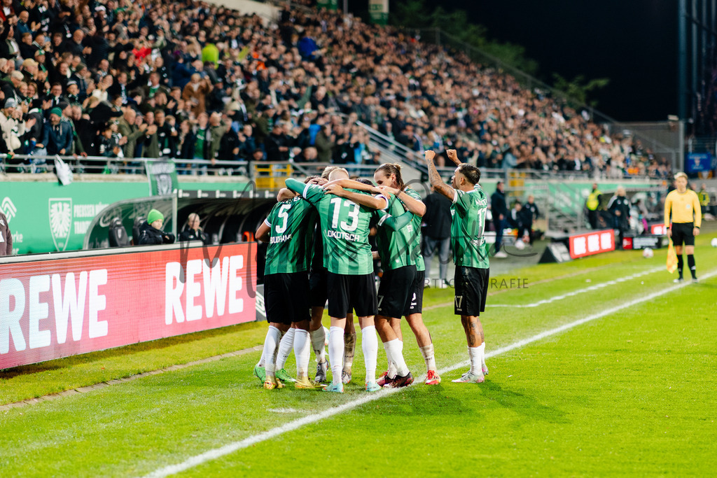 2. Bundesliga, Saison 2025/26, 11. Spieltag: SC Preußen Münster - Holstein Kiel | Münster, 31.10.2025: 2. Bundesliga, 11. Spieltag, SC Preußen Münster gegen Holstein Kiel im LVM-Preußenstadion in Münster an. Foto: sportfotografie.ms | Markus Paletta - Realisiert mit Pictrs.com