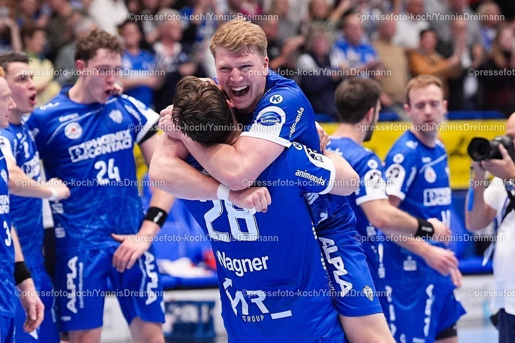 xYDRx05112501181 | 05.11.2025, xydrx, Handball, Achtelfinale DHB Pokal, TBV Lemgo Lippe - VfL Gummersbach, PHOENIX Contact-Arena: Hendrik Wagner (TBV Lemgo Lippe #28) und Lukas Hutecek (TBV Lemgo Lippe #2) bejubeln den Sieg