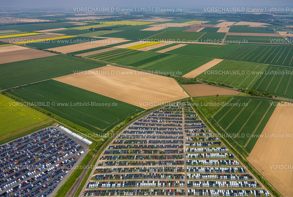 Zuelpich240501724 | Luftbild, Wallenius Wilhelmsen Logistics Germany, Gewerbegebiet mit KFZ Transportunternehmen für PKW und LKW Mega Parkplatz, umgeben von kachelförmigen Wiesen und Feldern, Formen und Farben, Geich, Zülpich, Nordrhein-Westfalen, Deutschland