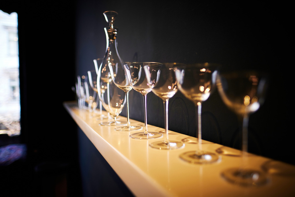 J. & L. LOBMEYR GmbH | WIen, Austria - December 03, 2019: J. &amp; L. LOBMEYR GmbH; Details aus dem Geschäftslokal in der Kärntnerstrasse. - Realisiert mit Pictrs.com