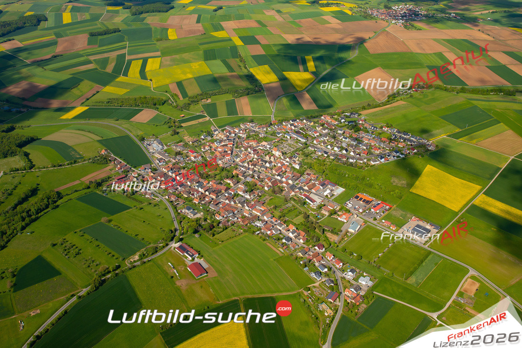 Das Luftbild zeigt : Schwebenried Arnstein - Die Luftaufnahme wurde 2024 vom UL-Flugzeug aus erstellt ( keine Drohne ) - Hochauflösende Luftaufnahme - Für grossformatige Ausdrucke geeignet. Die Geschenkidee !Mit Lizenz und Bildrechte bestellbar