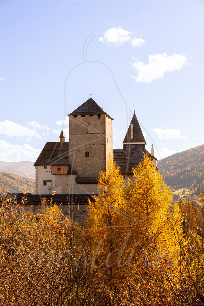 Burg Mauterndorf Herbst | Ihre Fotografin im Lungau, ihre Fotografin im Mostviertel, Wandbilder Onlineshop, Imagefotos für Ihr Unternehmen,  - Realisiert mit Pictrs.com