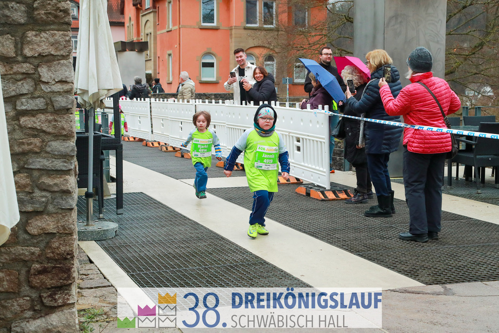 400m AOK Junior Cup | 3 Koenigslauf 2024 400m AOK Junior Cup - Realisiert mit Pictrs.com