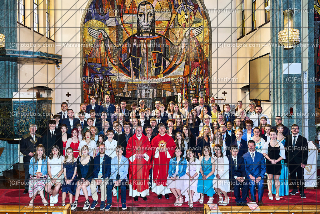 ALP2636_Pfarrfirmung Wieselburg3000 | (C)FotoLois.com, Alois Spandl, Pfarrfirmung in Wieselburg mit Firmspender Eduard Gruber in der Messfeier mit Pfarrer Daniel Kostrzycki, Organisation Lukas Kaminsky, Sa 3. Juni 2023.