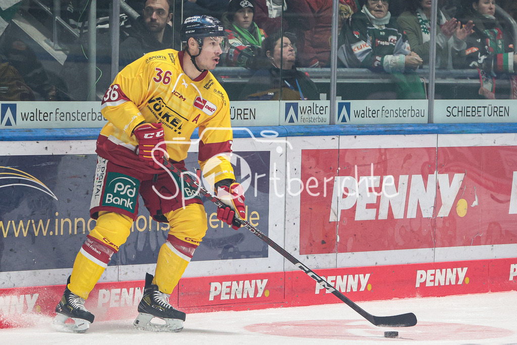 Augsburger Panther - Duesseldorfer EG | Jonas JAERVINEN (DEG #36) am Puck / Jonas JÄRVINEN
