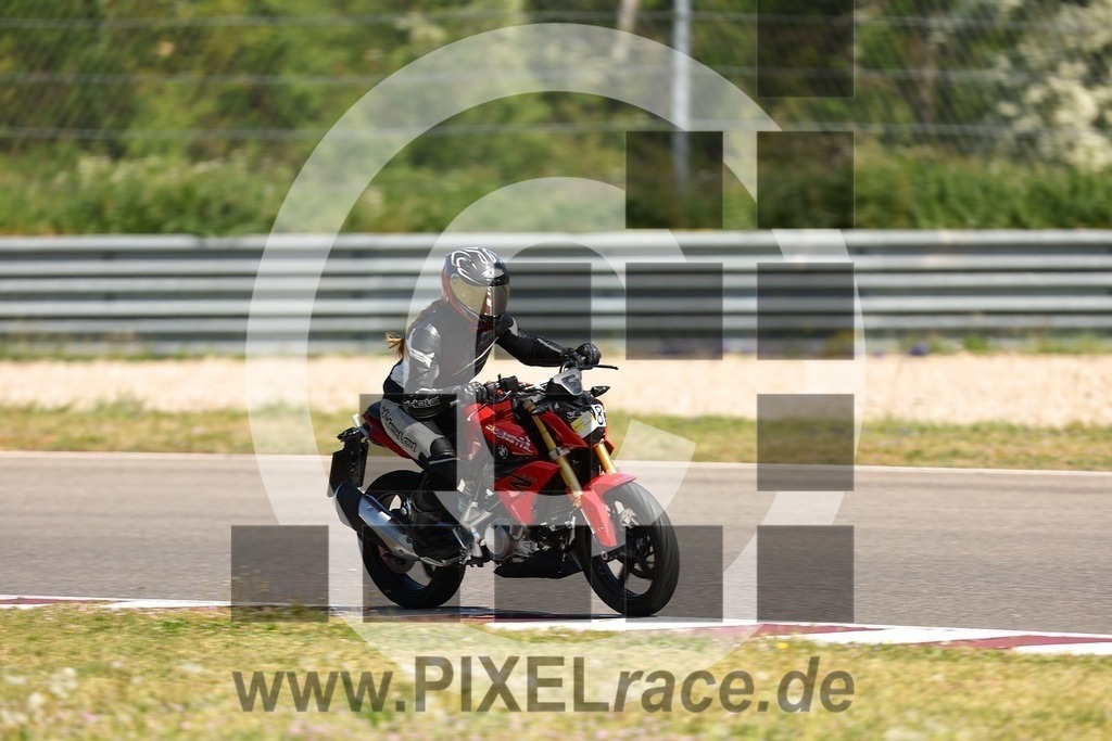 0008-20260426_01291 | Schöne Erinnerungen an spannende Momente - das festzuhalten ist unser Job. PIXELrace.de ist seit 2003 auf den Rennstrecken Europas unterwegs um die Action draußen beim Fahren und die wunderbare Stimmung imm Fahrerlager für euch einzufangen.