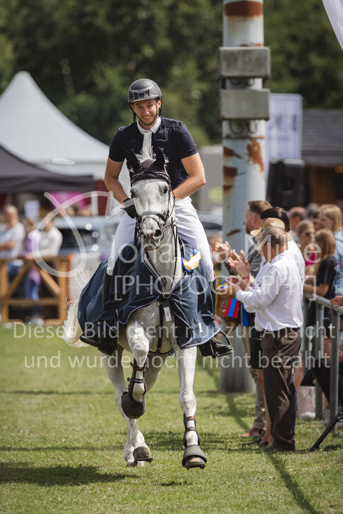 230716_LC_M2-Spr-230 | Deine schönsten Turniermomente als professionelle Fotos! Entdecke hochwertige Pferdesport-Fotografie im Online-Shop. Jetzt Fotos finden & bestellen!