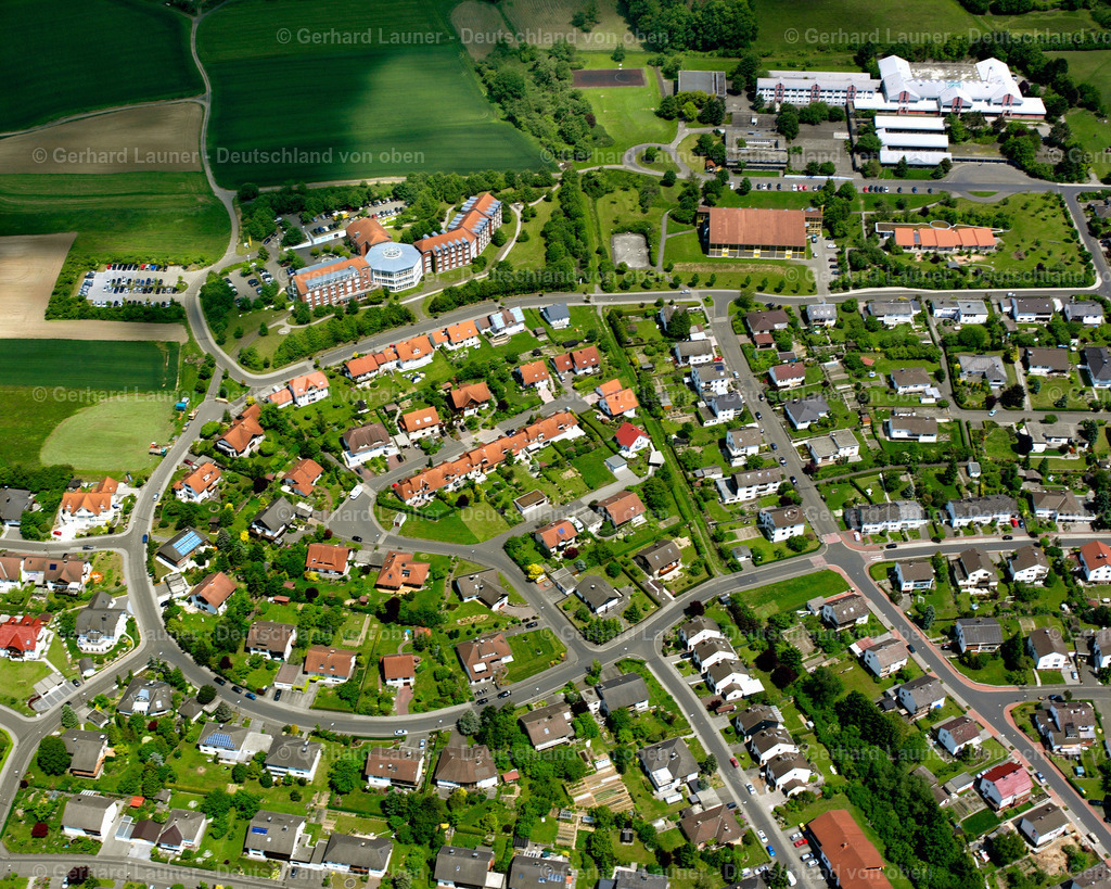 2614169 | OBER-OFLEIDEN 09.06.2006 Wohngebiet einer Einfamilienhaus- Siedlung  in Ober-Ofleiden im Bundesland Hessen, Deutschland // Single-family residential area of settlement  in Ober-Ofleiden in the state Hesse, Germany Foto: Gerhard Launer