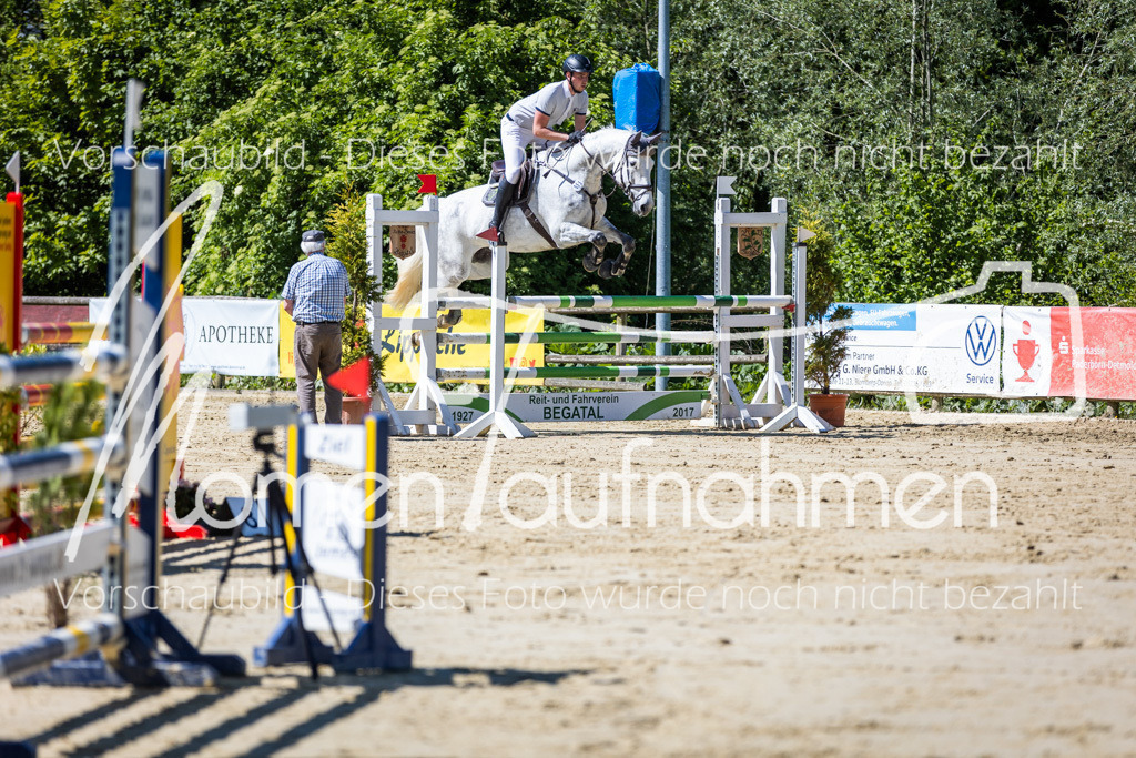 Donop24-M-Spr-030 | MomenTaufnahmen Pferdesportfotos