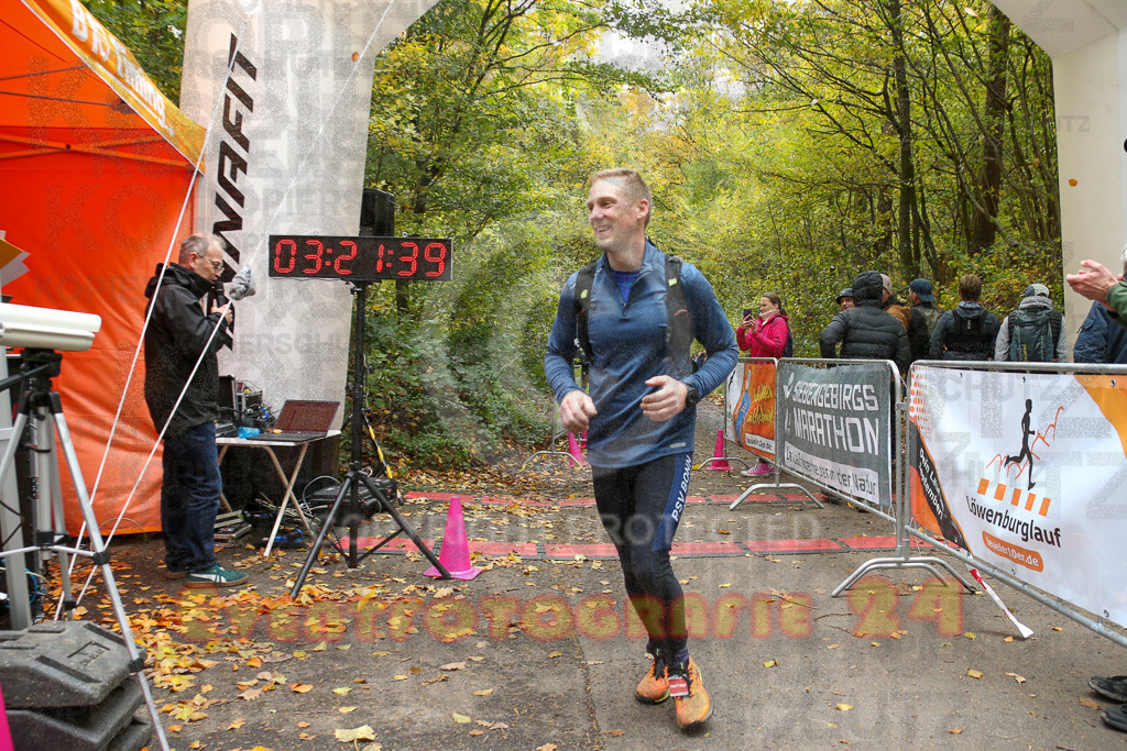 251026_1323_EX1_3303 | Sportfotografie im Rhein-Sieg Kreis, Köln, Bonn, NRW, Rheinland Pfalz, Hessen, etc. Unser Tätigkeitsfeld umfasst den Laufsport vom Volkslauf über den Marathon, Duathlon, Triathon bis zum Ultralauf wie Kölnpfad Ultra oder Schindertrail.