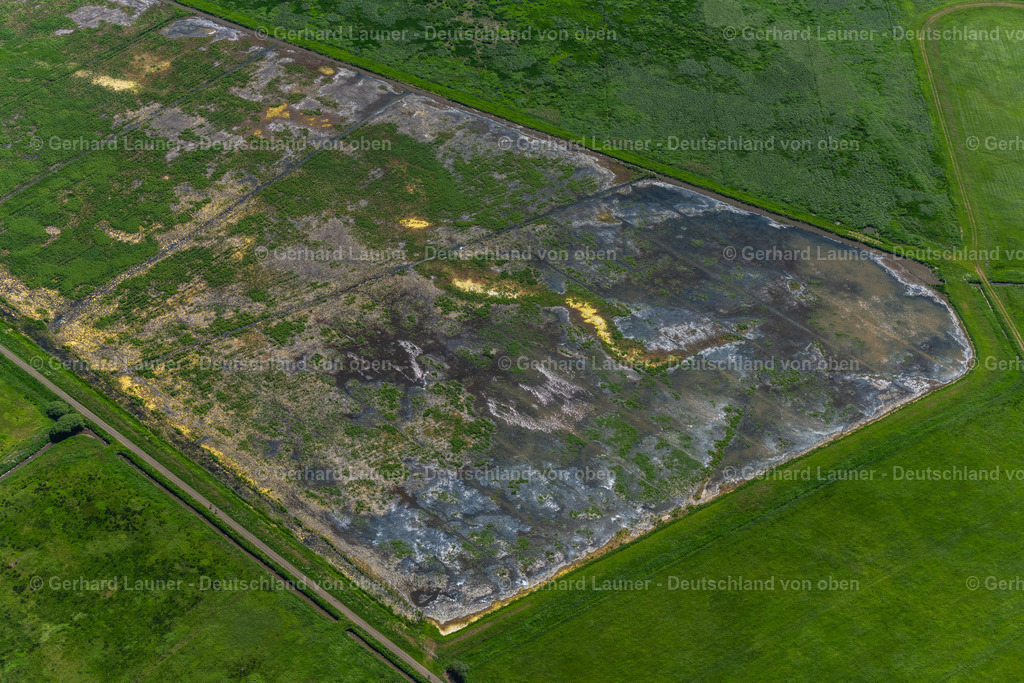 4028870 | Büttelsgraben, Naturschutzgebiet Hollerland, BREMEN 01.06.2020 Uferbereiche und überschwemmte Flutungswiesen durch Hochwasser- Pegel führendes Flußbett im Ortsteil Borgfeld in Bremen, Deutschland. // Riparian areas and flooded flood meadows due to a river bed leading to flood levels in the district Borgfeld in Bremen, Germany. Foto: Gerhard Launer