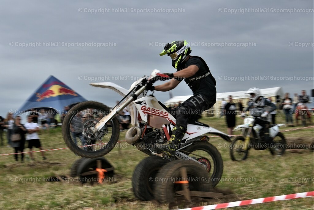 DSC_0201_01 (2) | Sportfotografie , Motorsport, Motoross, Reitsport, Mointainbike, Enduro,
Landschaft , Outdoor, Eventfotografie, Landschaft, Bilder online bestellen - Realisiert mit Pictrs.com