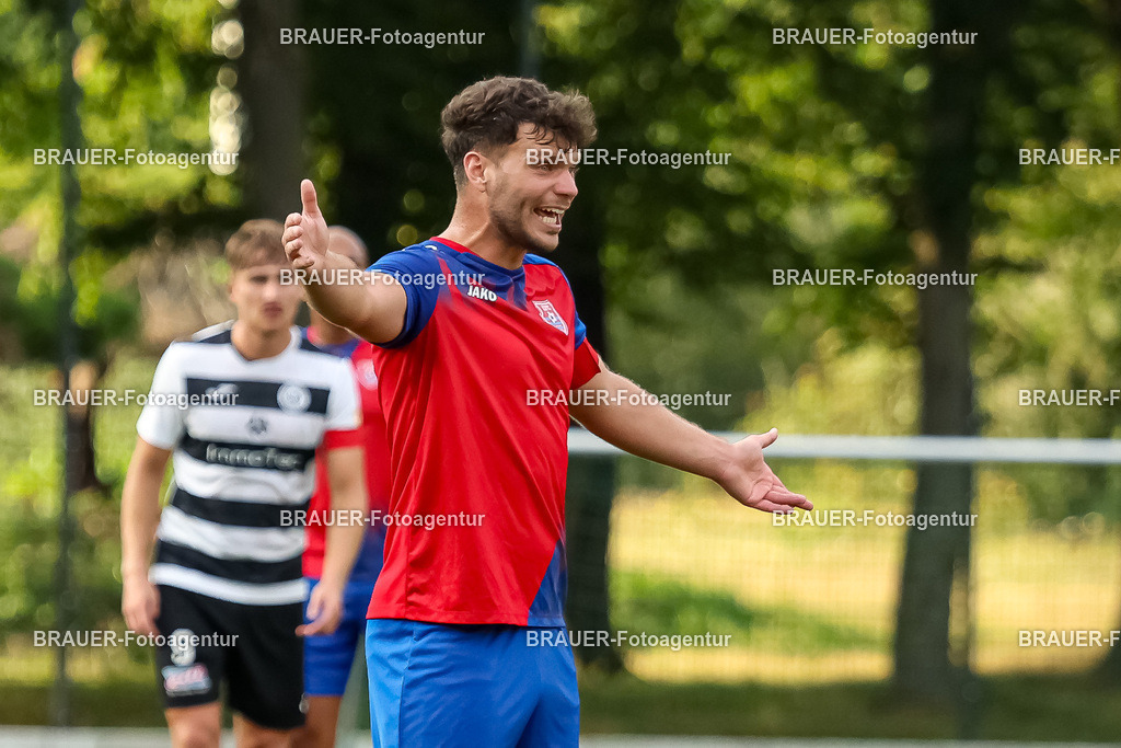 1_KFCWAT_20250723_0054.JPG -  - KFC Uerdingen - SG Wattenscheid 09 - Testspiel | Krefeld, Deutschland, 23.07.25: Ole Päffgen (KFC Uerdingen) gestikuliert, Gestik waehrend des Testspiel Spiels zwischen KFC Uerdingen - SG Wattenscheid 09 in der Covestro Sportpark am 23. July 2025 in Krefeld, Deutschland. (Foto von Stefan Brauer/Brauer-Fotoagentur)