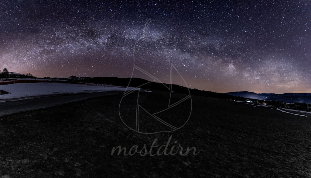 Sternenhimmel Lungau Panorama | Bei Veröffentlichung des Bildes ist eine Namensnennung wie folgt erforderlich: 
Foto: Mostdirn Irmgard Wieser
 - Realisiert mit Pictrs.com