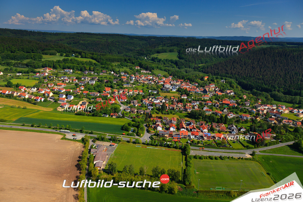 Die Luftaufnahme Theisenort - Küps wurde vom UL-Flugzeug (keine Drohne) aus fotografiert.Hohe Druck- Auflösung-die Geschenkidee!