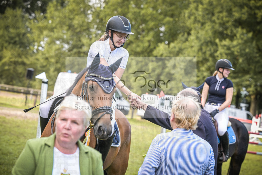 DOS_0003A | Entdecke hochwertige Reitturnierfotos von Foto Oger. Professionell, emotional und authentisch – jetzt Lieblingsmomente im Shop bestellen.Deutschlandweite Turnierfotografie. - Realisiert mit Pictrs.com