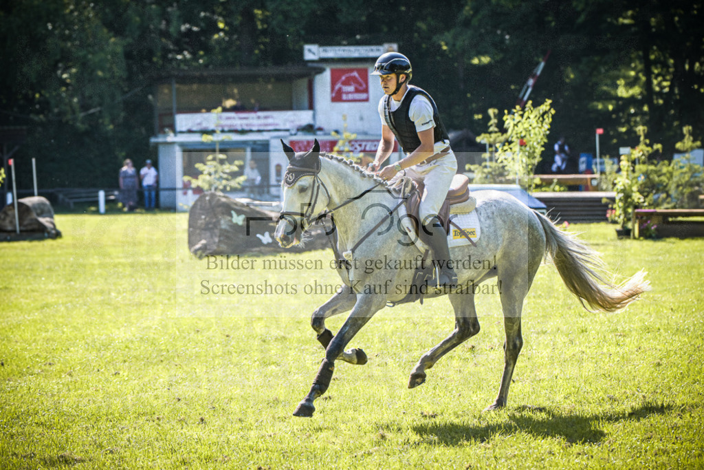 DOS_7280 | Entdecke hochwertige Reitturnierfotos von Foto Oger. Professionell, emotional und authentisch – jetzt Lieblingsmomente im Shop bestellen.Deutschlandweite Turnierfotografie. - Realisiert mit Pictrs.com