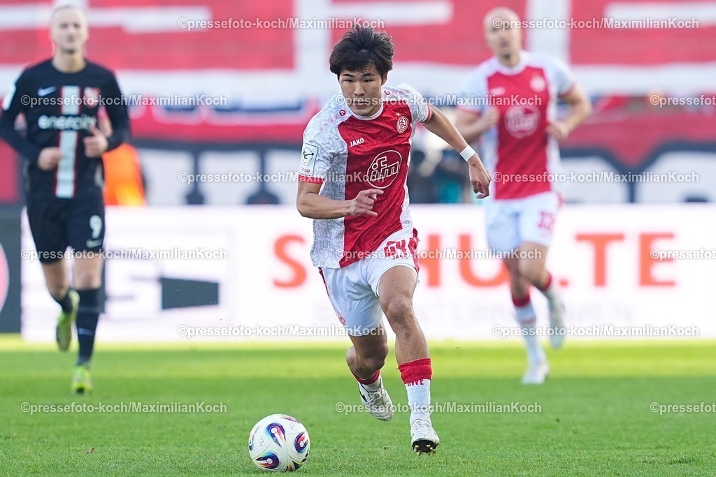xYDRx24012601095 | 24.01.2026, xydrx, Fußball, 3.Liga, Rot-Weiss Essen - TSV Havelse, Saison 2025 2026, Stadion an der Hafenstraße: Kaito Mizuta (Rot-Weiss Essen #24)    DFB regulations prohibit any use of photographs as image sequences and or quasi-video. Photo: xYannisxDreimannxPressefotoKochx
