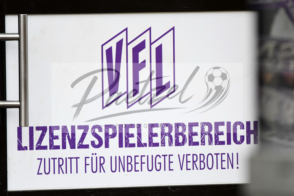 20200130_TRAOSN_0028 | Fußball, Herren: . Schriftzug Lizenzspielerbereich waehrend der Trainingseinheit des VfL Osnabrueck im Sportpark Illoshoehe am 30.01.2020 in Osnabrueck, Deutschland. - Realisiert mit Pictrs.com