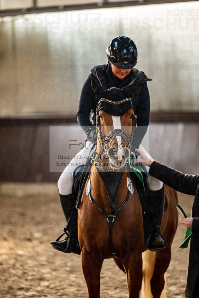 20240308-DOS_2781 | Entdecke hochwertige Reitturnierfotos von Foto Oger. Professionell, emotional und authentisch – jetzt Lieblingsmomente im Shop bestellen.Deutschlandweite Turnierfotografie. - Realisiert mit Pictrs.com